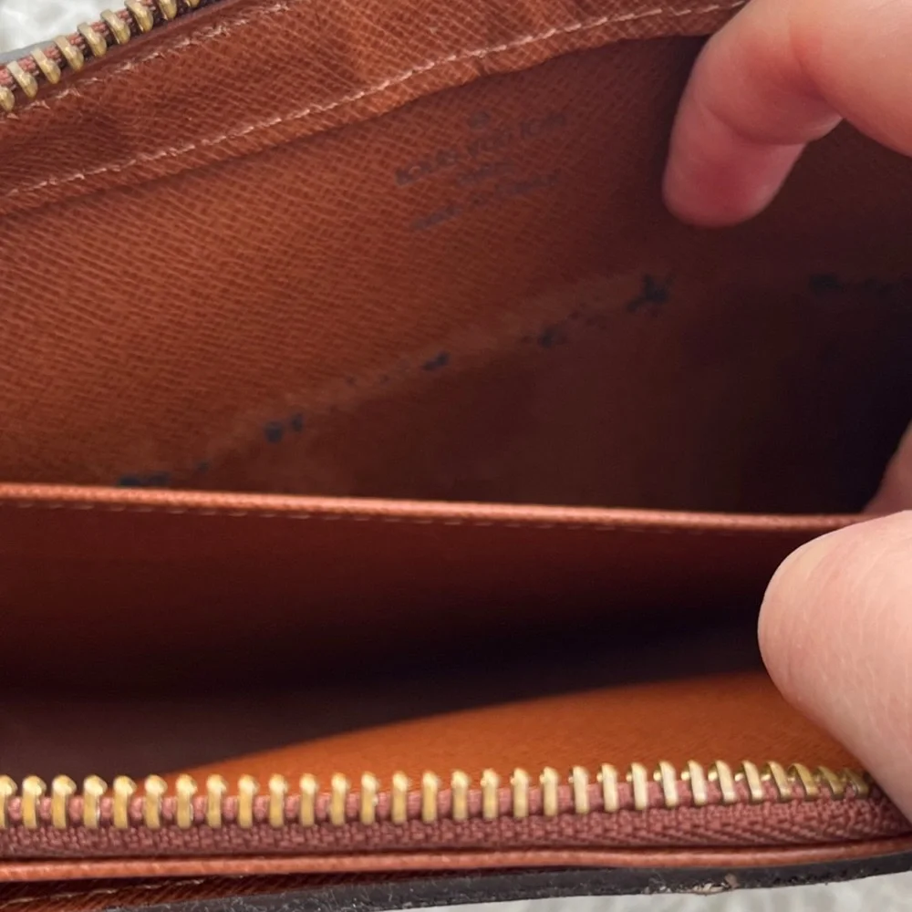 Louis Vuitton Orsay Clutch MUST GO!! MOVING OVERSEAS - Picture 8 of 15